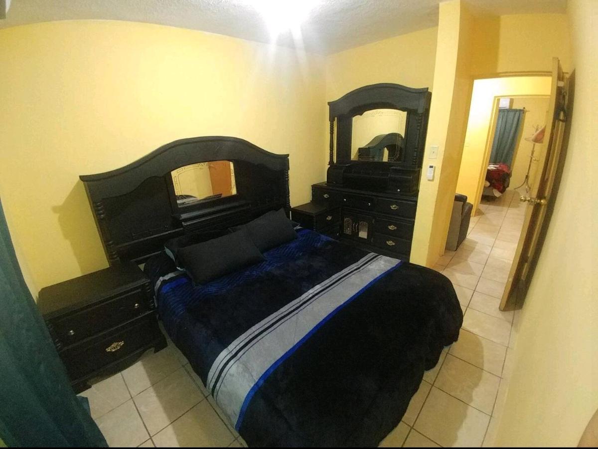 Casa Vicky Alojamiento Para Vacaciones Y Tramites Consulares Juárez Exteriör bild