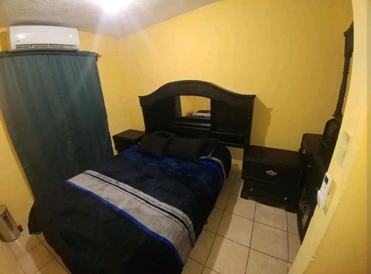 Casa Vicky Alojamiento Para Vacaciones Y Tramites Consulares Juárez Exteriör bild