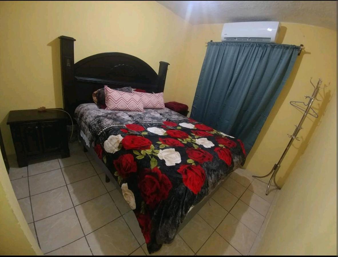 Casa Vicky Alojamiento Para Vacaciones Y Tramites Consulares Juárez Exteriör bild