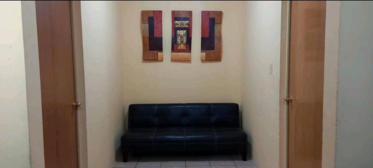 Casa Vicky Alojamiento Para Vacaciones Y Tramites Consulares Juárez Exteriör bild