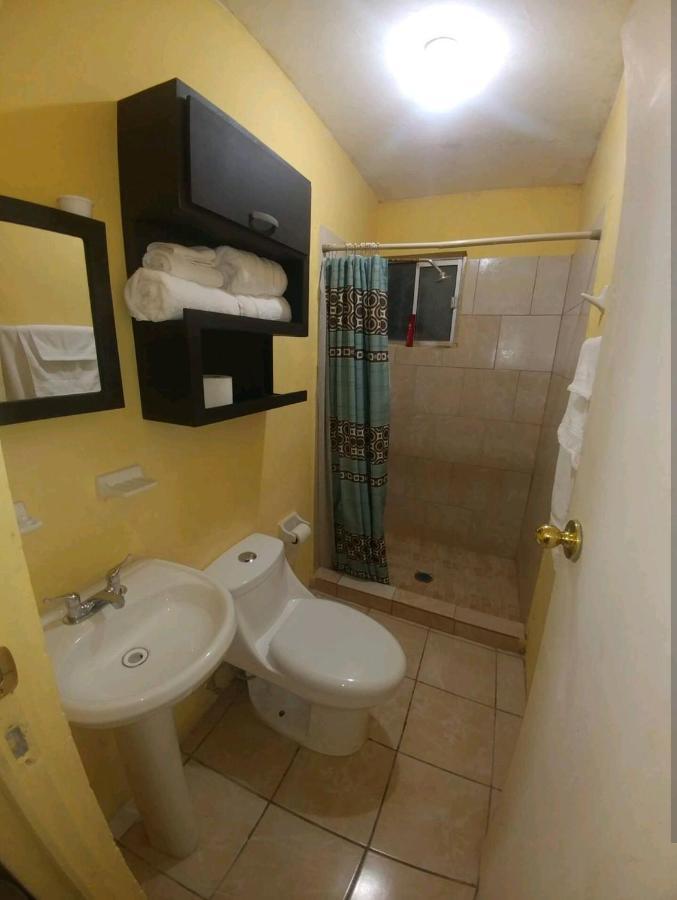 Casa Vicky Alojamiento Para Vacaciones Y Tramites Consulares Juárez Exteriör bild